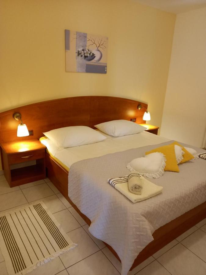 Apartman Katica Banjol Exterior photo