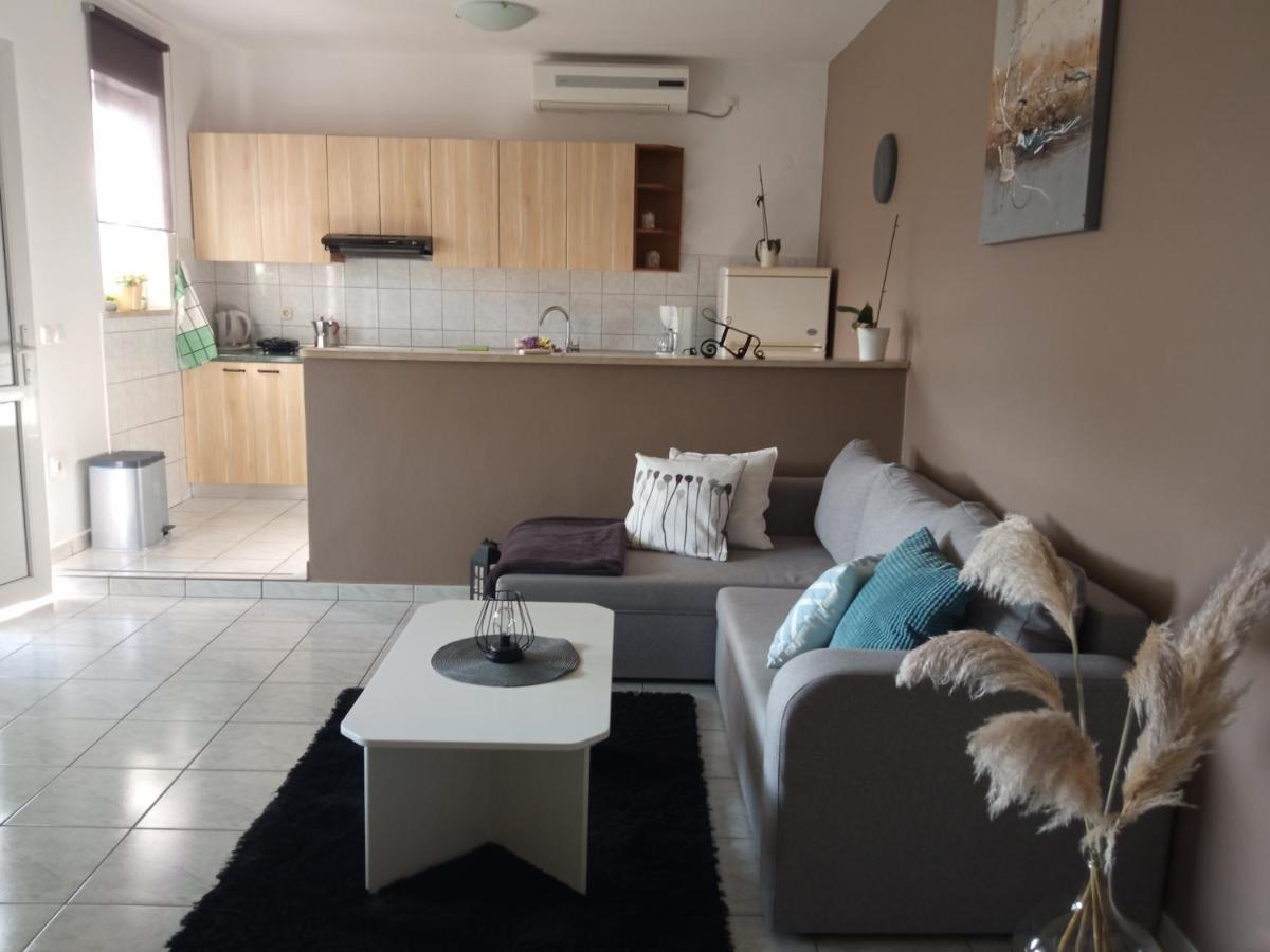 Apartman Katica Banjol Exterior photo
