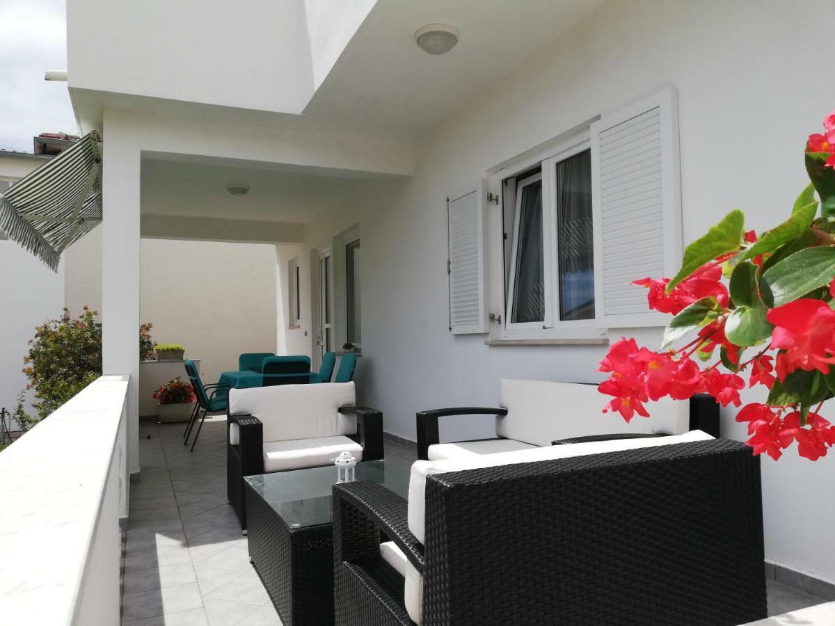 Apartman Katica Banjol Exterior photo